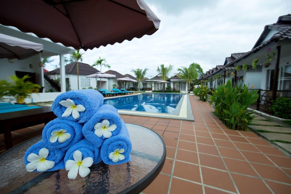 Sea Breeze Resort Sihanoukville Exterior photo