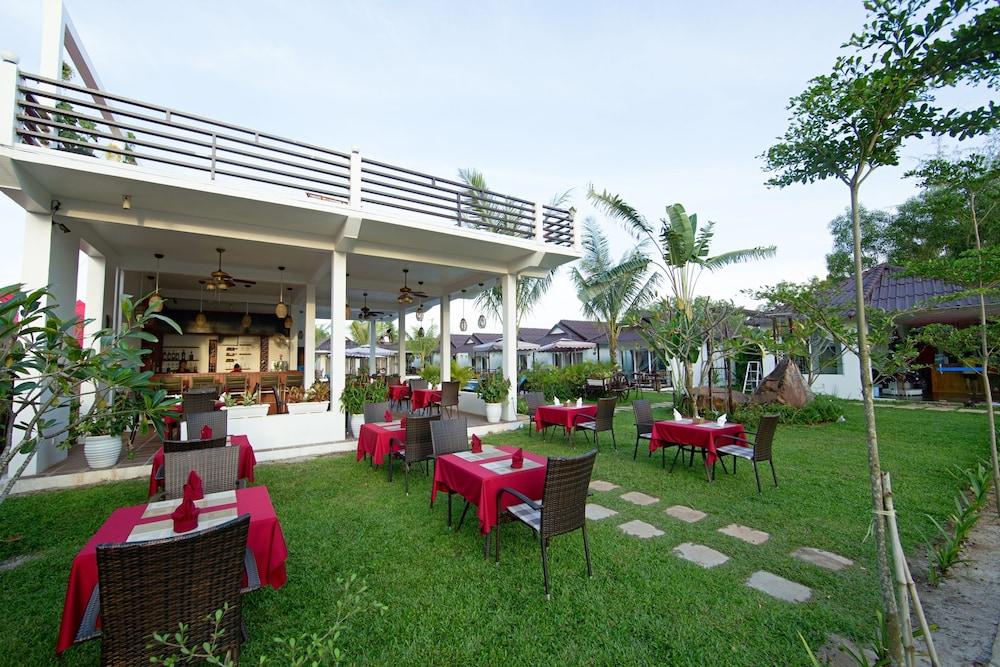 Sea Breeze Resort Sihanoukville Exterior photo