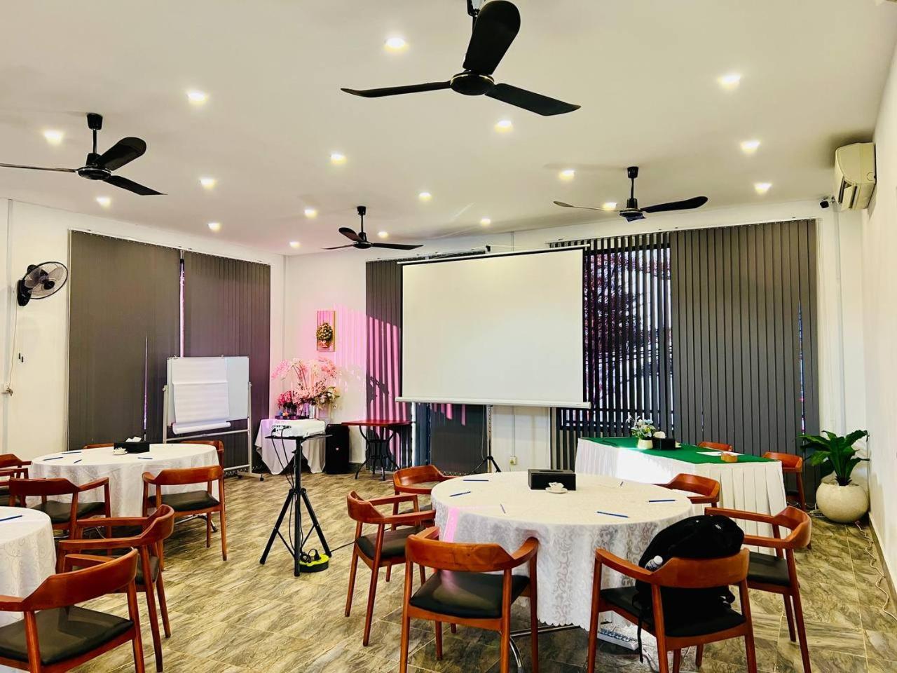 Sea Breeze Resort Sihanoukville Exterior photo